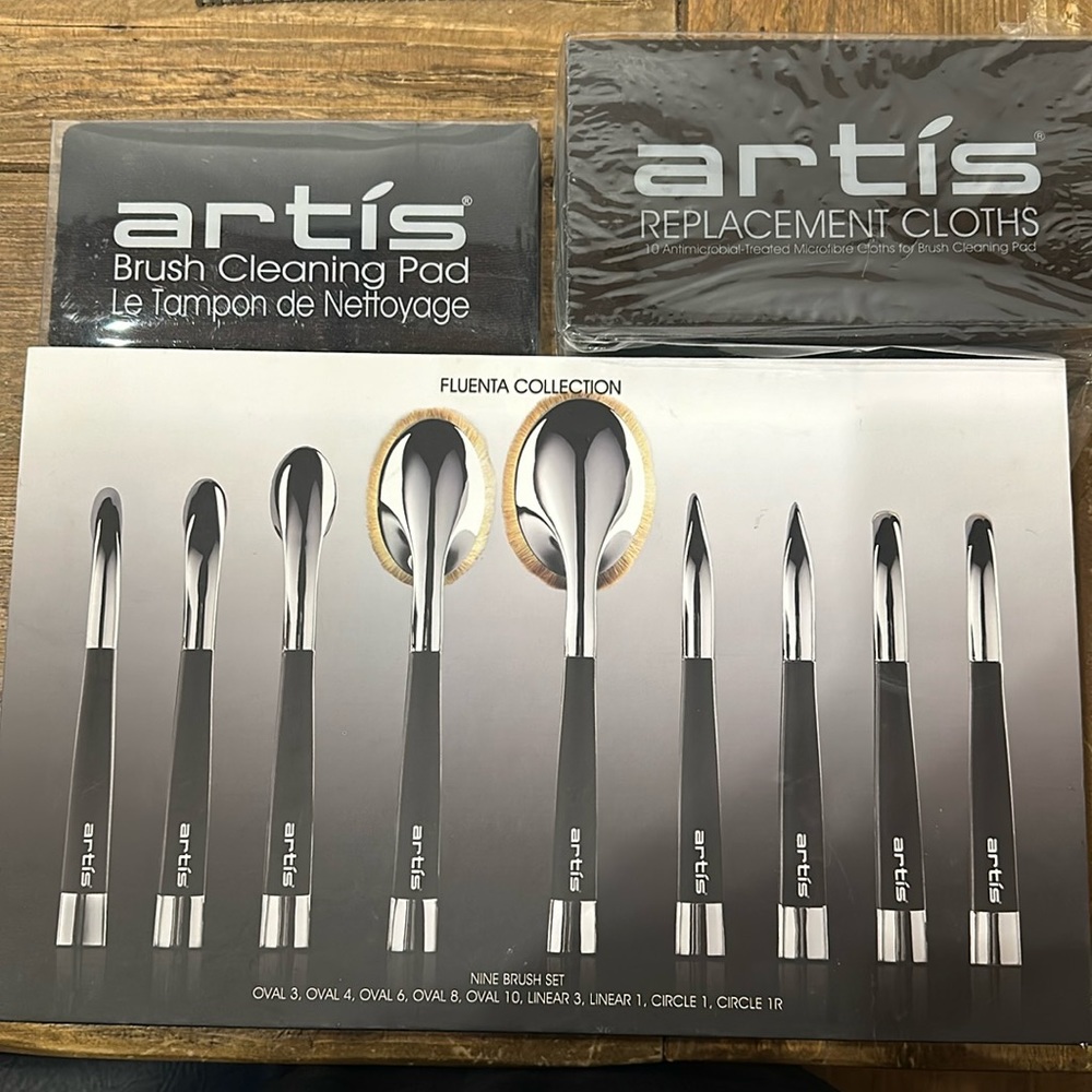 Artis Brush Fluenta 9 Brush Set + Brush Cleansing Pad and 10 Replacement Cloths